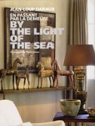 En passant par la demeure By The Light of the sea